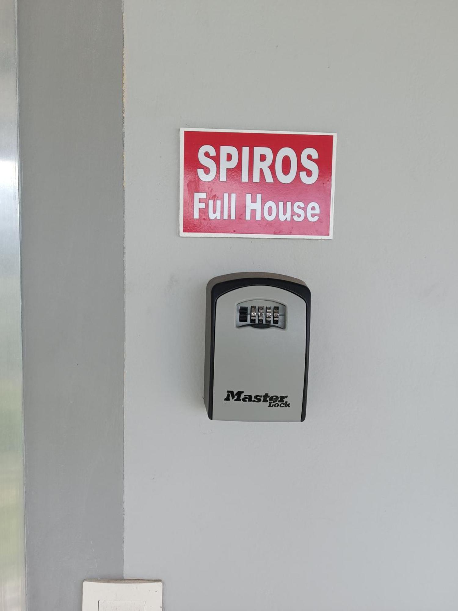 Apartmán Spiros Full House In Marathias Exteriér fotografie